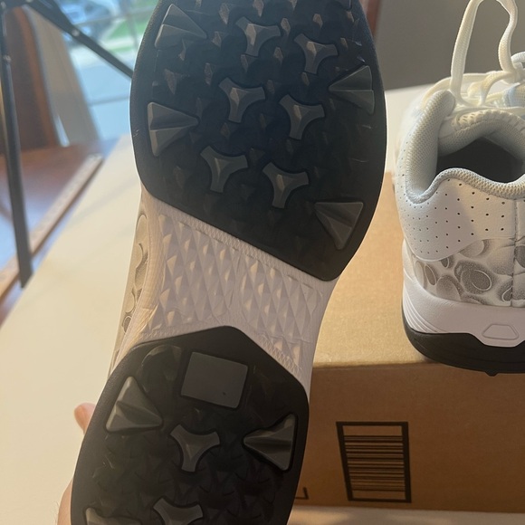 NIB Dhaey Women's White and Gray Golf Shoes Size 7.5 - Picture 4 of 5